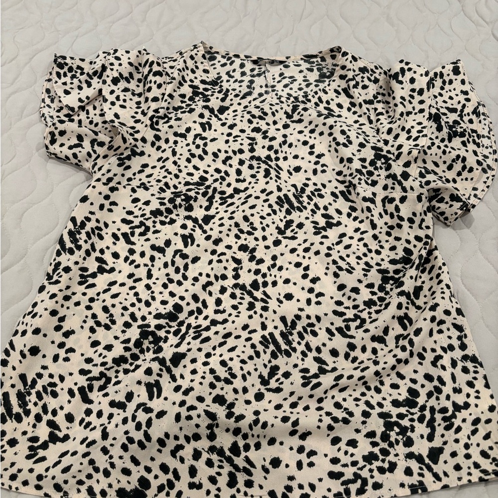 BloomChic Black and Cream Patterned Blouse